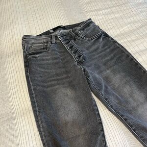 Kut from the Kloth grey jeans with a button up fly. Mid waist. Size 4.